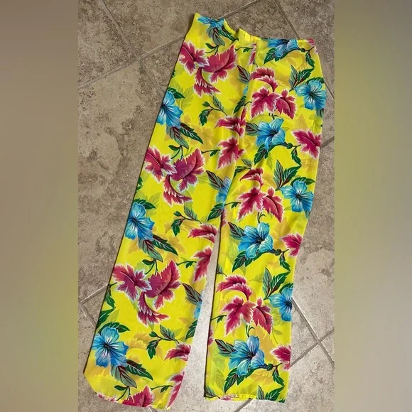 Victoria’s Secret Cover up Hisbicus Floral Swim Pant - Picture 4 of 4